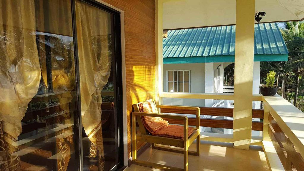 Lanas Beach Resort Romblon Island Rum bild