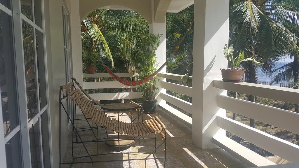 Lanas Beach Resort Romblon Island Rum bild