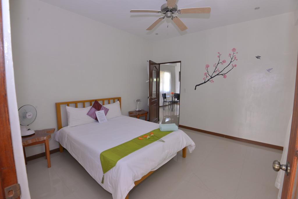 Lanas Beach Resort Romblon Island Rum bild
