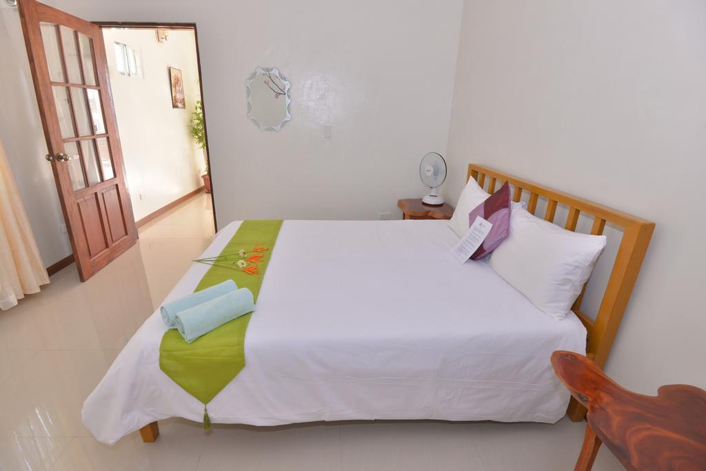 Lanas Beach Resort Romblon Island Rum bild