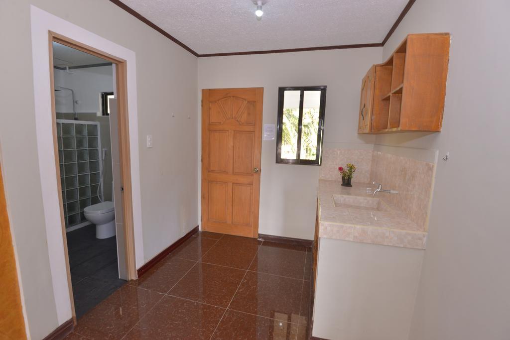 Lanas Beach Resort Romblon Island Rum bild