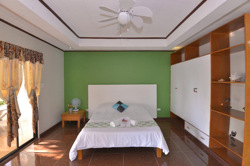 Lanas Beach Resort Romblon Island Rum bild